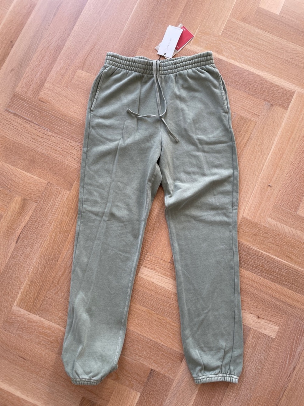John Elliott interval sweats size 1 small in Army